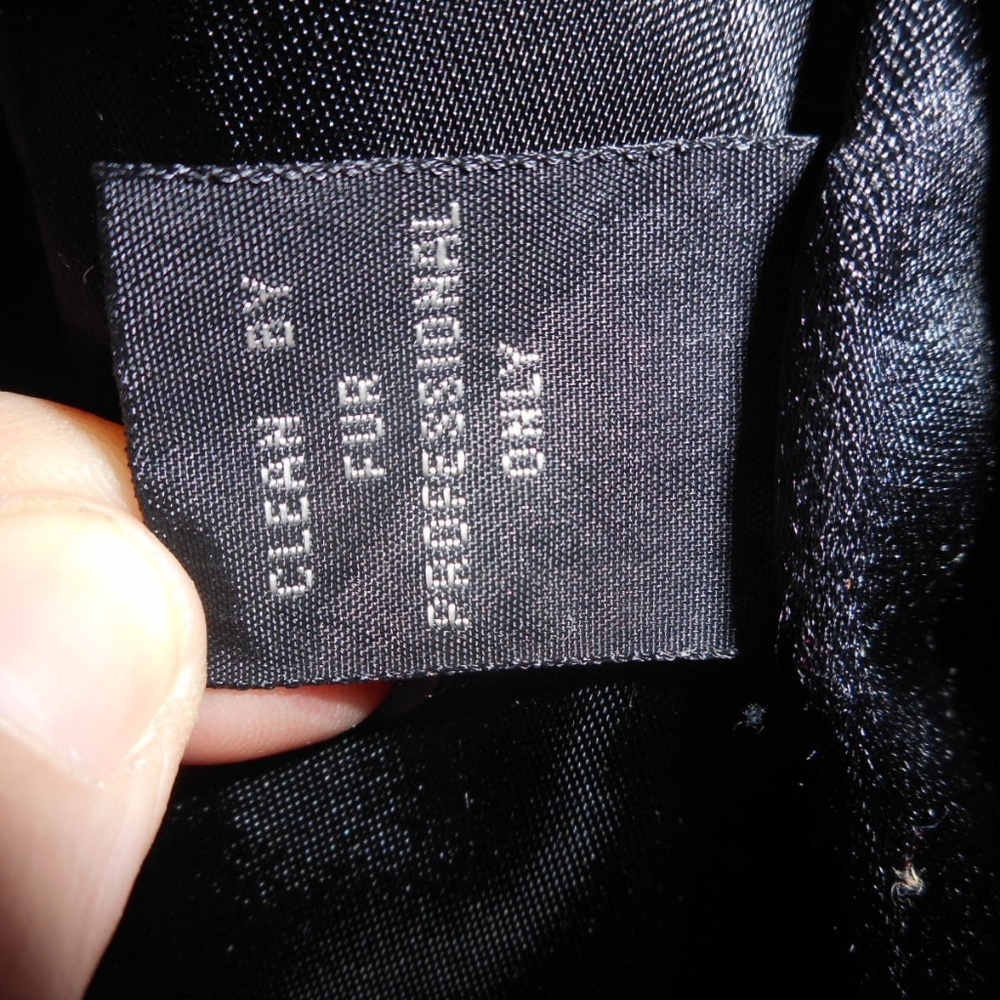 Andrew Marc New Zealand Opossum Black fur vest - Picture 7 of 7